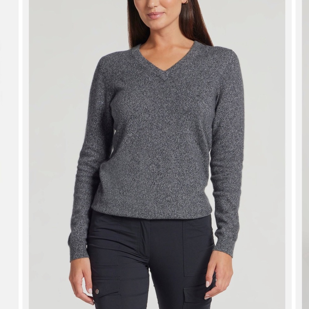 •H&M•GRAY V-NECK LONG SLEEVE 100% COTTON LIGHTWEIGHT SWEATER SIZE MEDIUM